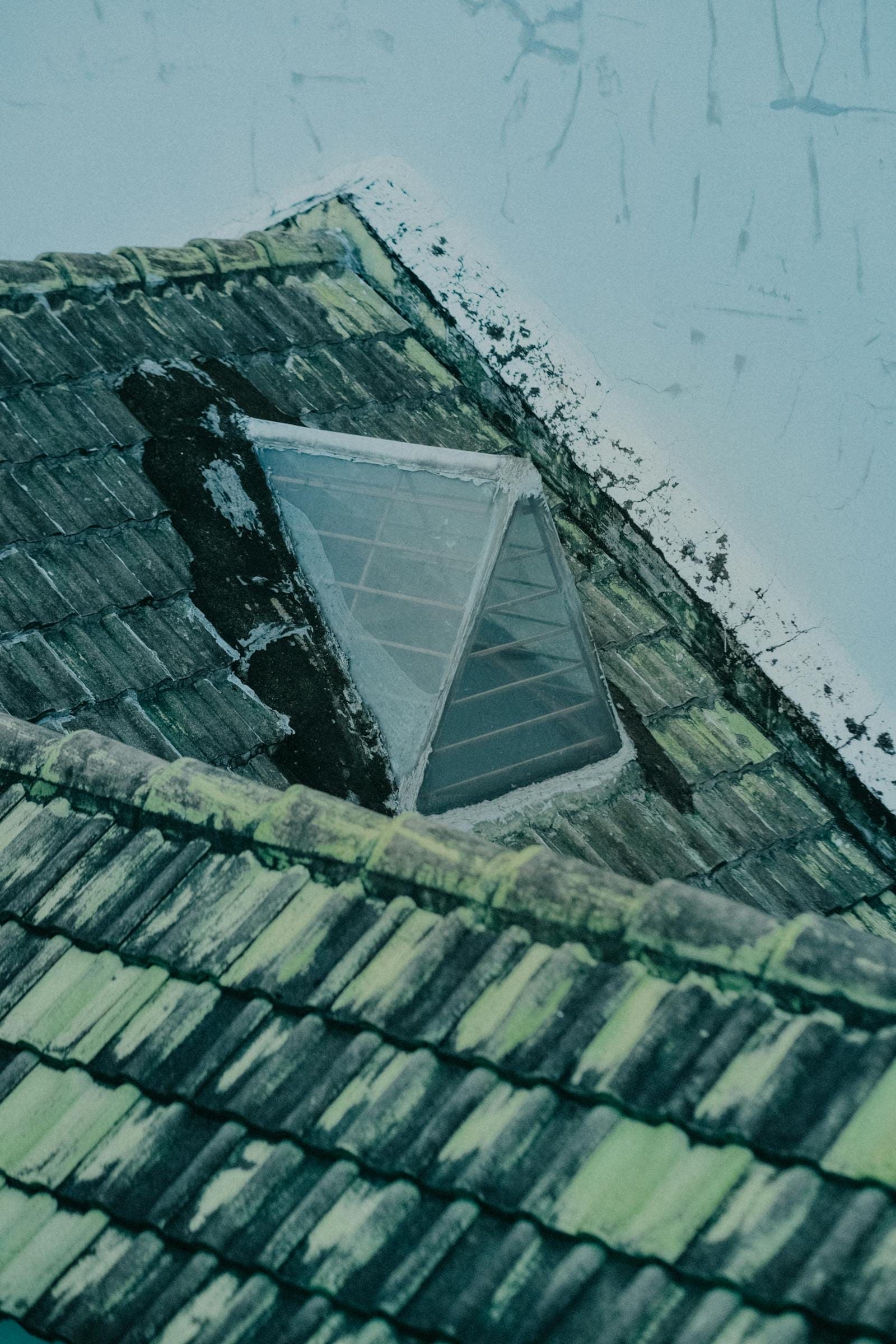Solar-powered venting skylight admitting daylight